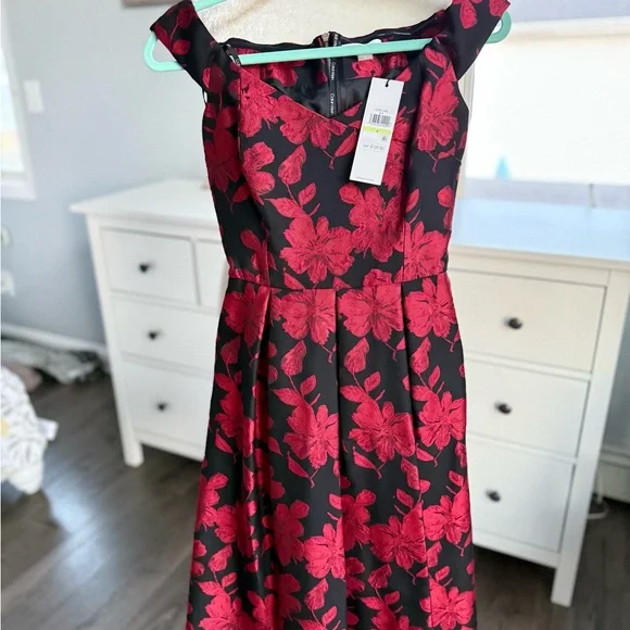 Elegant Black and Red Floral midi Dress - Picture 2 of 9